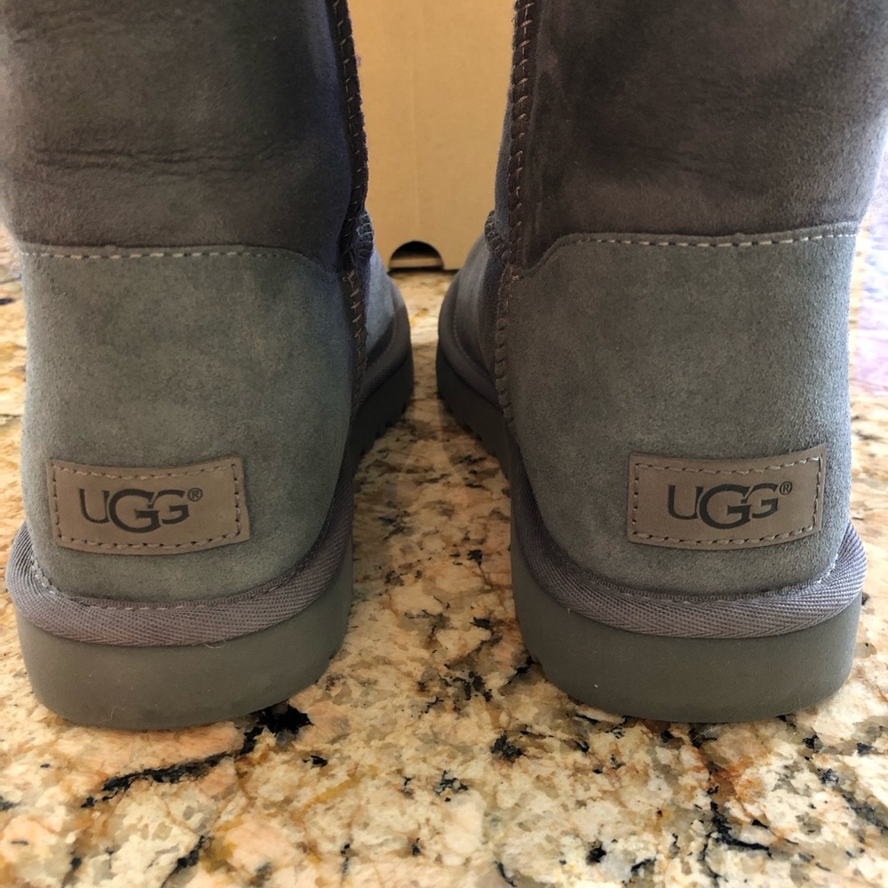 UGG Grey Bailey Button Boots Original Ugg Box & Tissue NWT - Picture 4 of 15